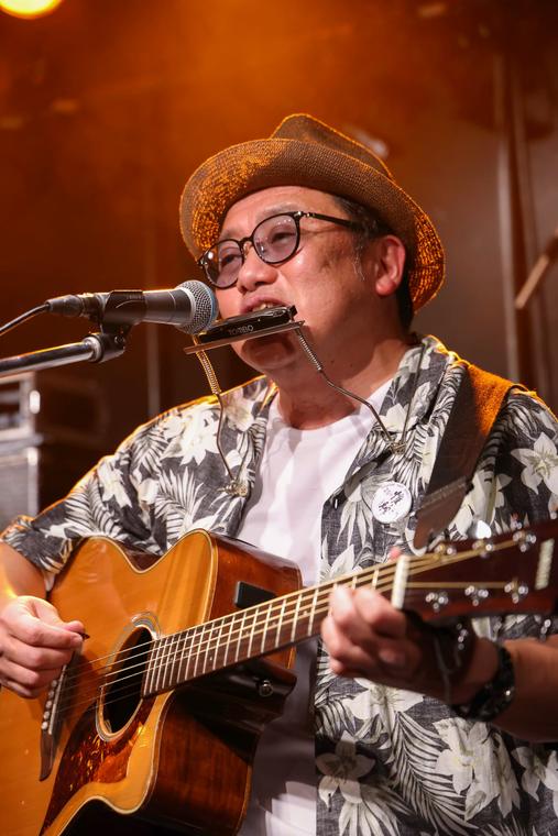 一音ずつ丁寧に紡ぐ弾き語り。